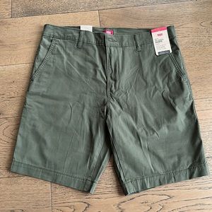 New with Tags, Men’s Levi’s chino shorts